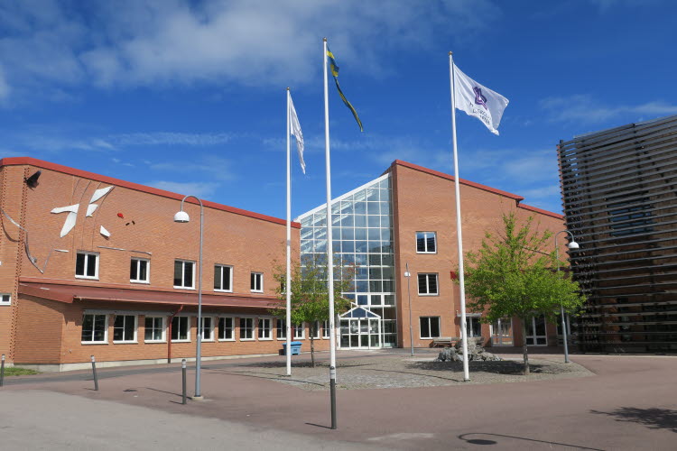 Högskolan Dalarna byggnad och utomhusmiljö på Campus Falun